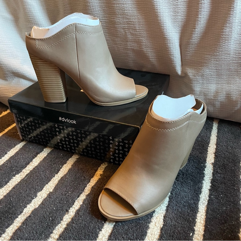 Dolce Vita Tan Peep-Toe Heels